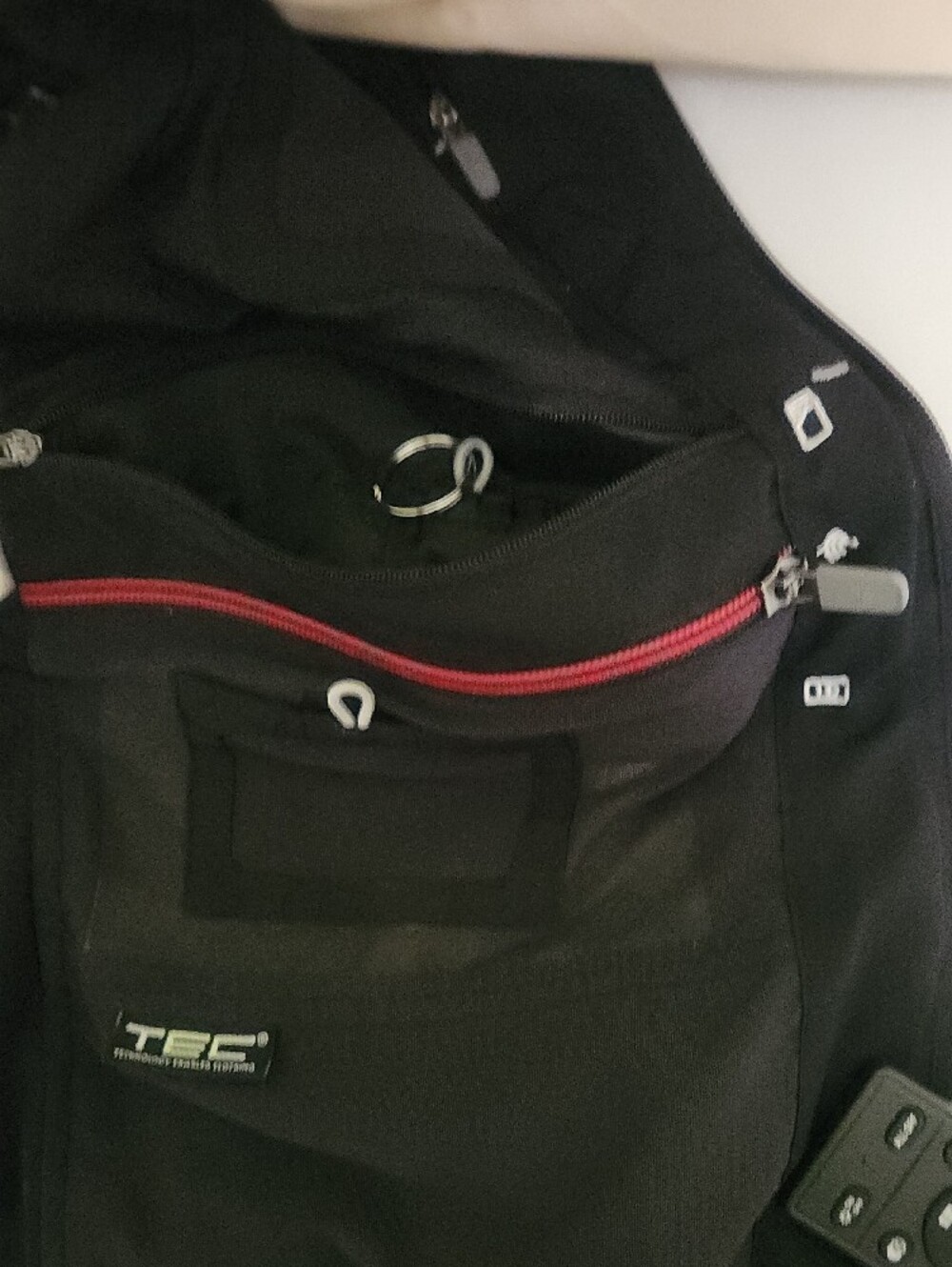 Scottevest Women's Black RFID Travel Vest - Sleek Zip Front - Picture 14 of 16
